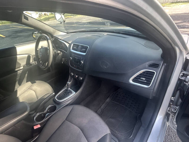 2012 Dodge Avenger SE