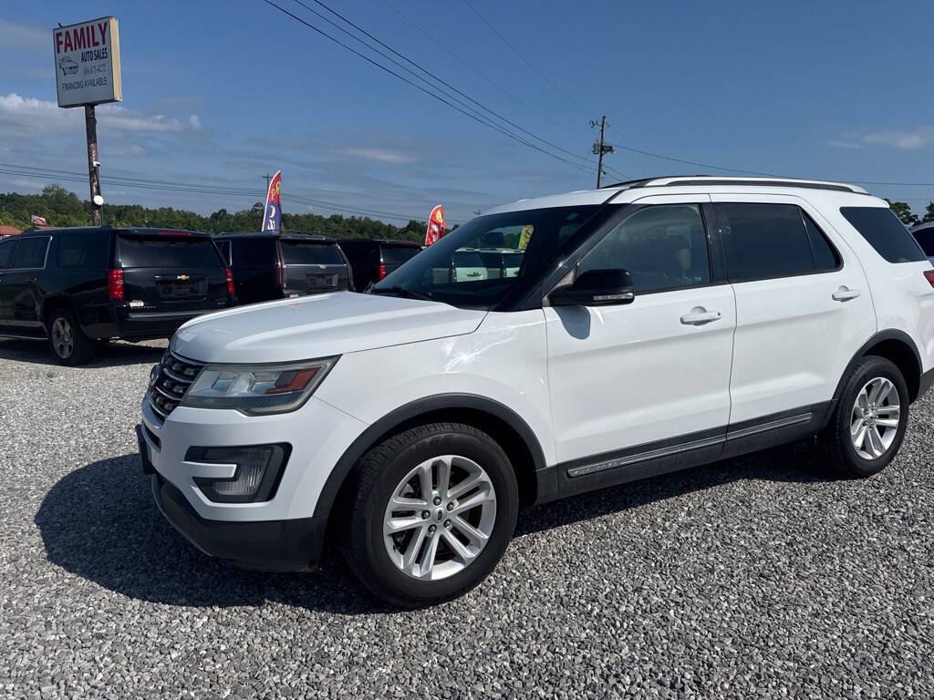 White 2016 Ford Explorer XLT XLT 4dr SUV 2