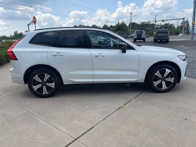 2025 Volvo XC60 T8 Plus Dark Theme