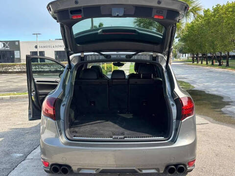 2014 Porsche Cayenne GTS