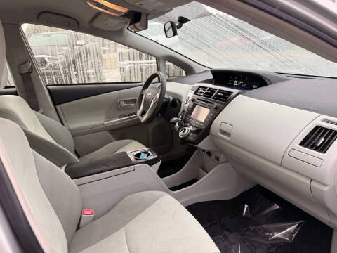 2014 Toyota Prius v Two