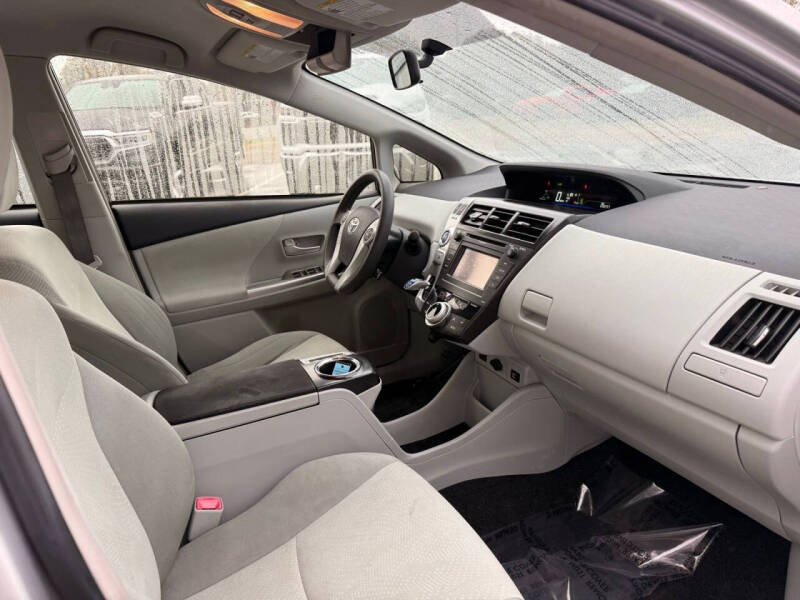 2014 Toyota Prius v Two