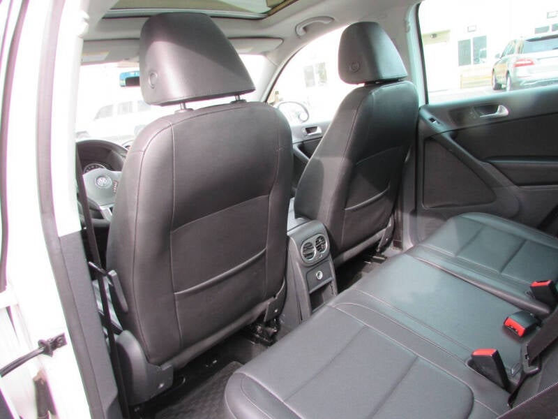 2011 Volkswagen Tiguan SE photo 23