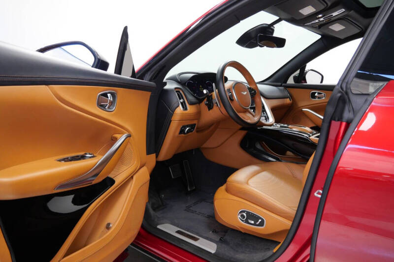 2023 Aston Martin DBX 707