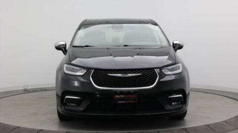 2023 Chrysler Pacifica Plug-In Hybrid Limited