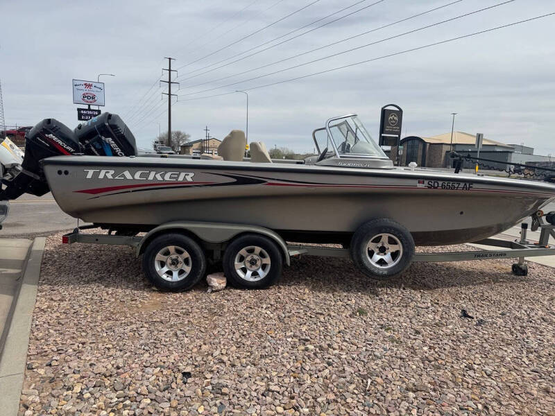 2003 Tracker Tundra 21