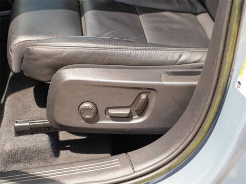 2023 Volvo XC40 B5 Plus Bright Theme