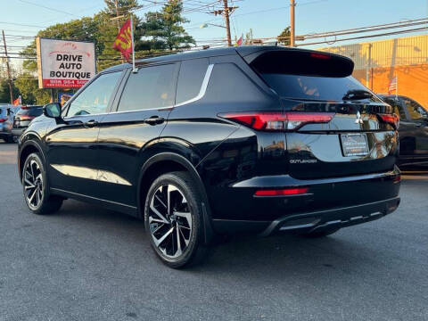 2022 Mitsubishi Outlander ES