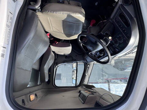 2018 Freightliner M2 106