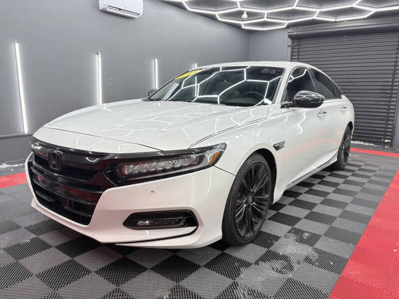 2018 Honda Accord Touring's photo