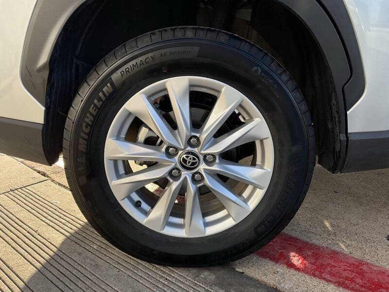 2025 Toyota Corolla Cross LE