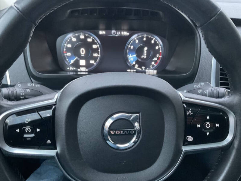 2016 Volvo XC90 T6 Momentum