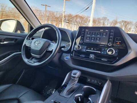 2022 Toyota Highlander Hybrid XLE