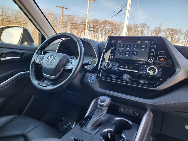 2022 Toyota Highlander Hybrid XLE