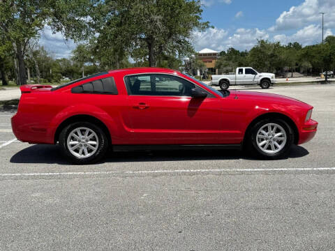 2005 Ford Mustang V6 Deluxe
