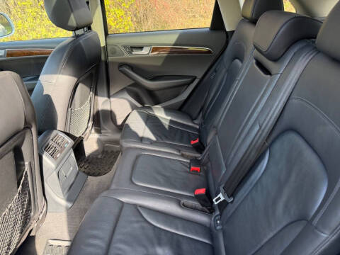 2011 Audi Q5 2.0T quattro Premium Plus