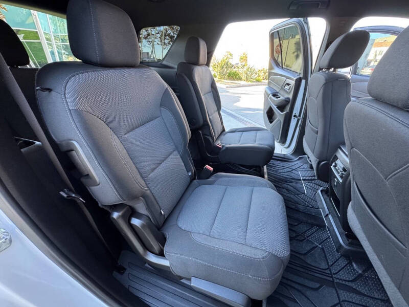 2022 Chevrolet Traverse LT Cloth