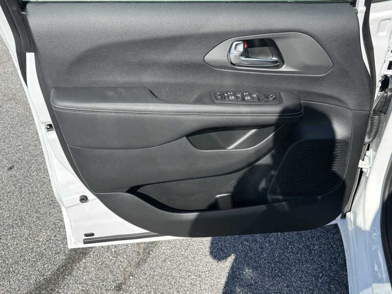 2026 Chrysler Voyager LX