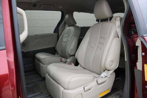 2014 Toyota Sienna XLE 7-Passenger