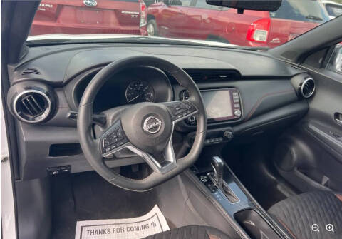 2023 Nissan Kicks SR