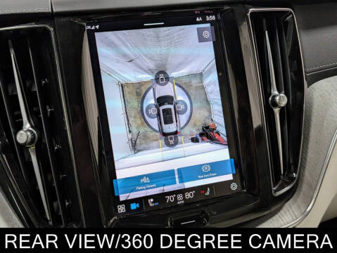 2024 Volvo XC60 B5 Ultimate Dark Theme