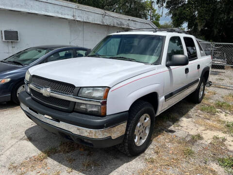 2004 Chevrolet Avalanche for sale at ROYAL MOTOR SALES LLC in Dover FL