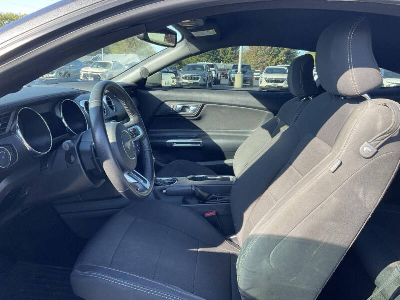 2017 Ford Mustang V6