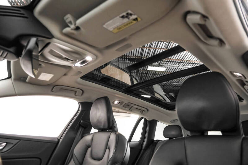 2021 Volvo V60 T5 Momentum