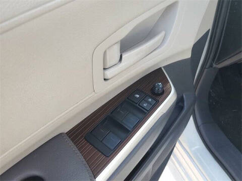 2022 Toyota Sienna LE 8-Passenger