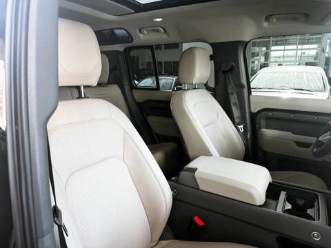 2023 Land Rover Defender 110 SE