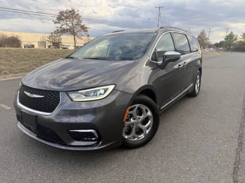 2022 Chrysler Pacifica for sale at Aren Auto Group in Chantilly VA
