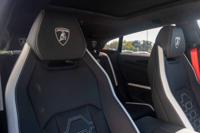 2025 Lamborghini Urus SE