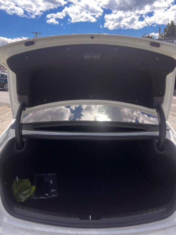 2017 Kia Cadenza Technology