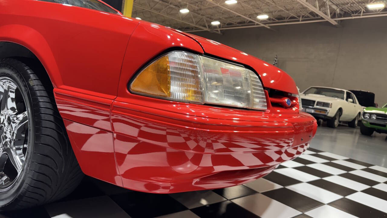 1992 Ford Mustang 26