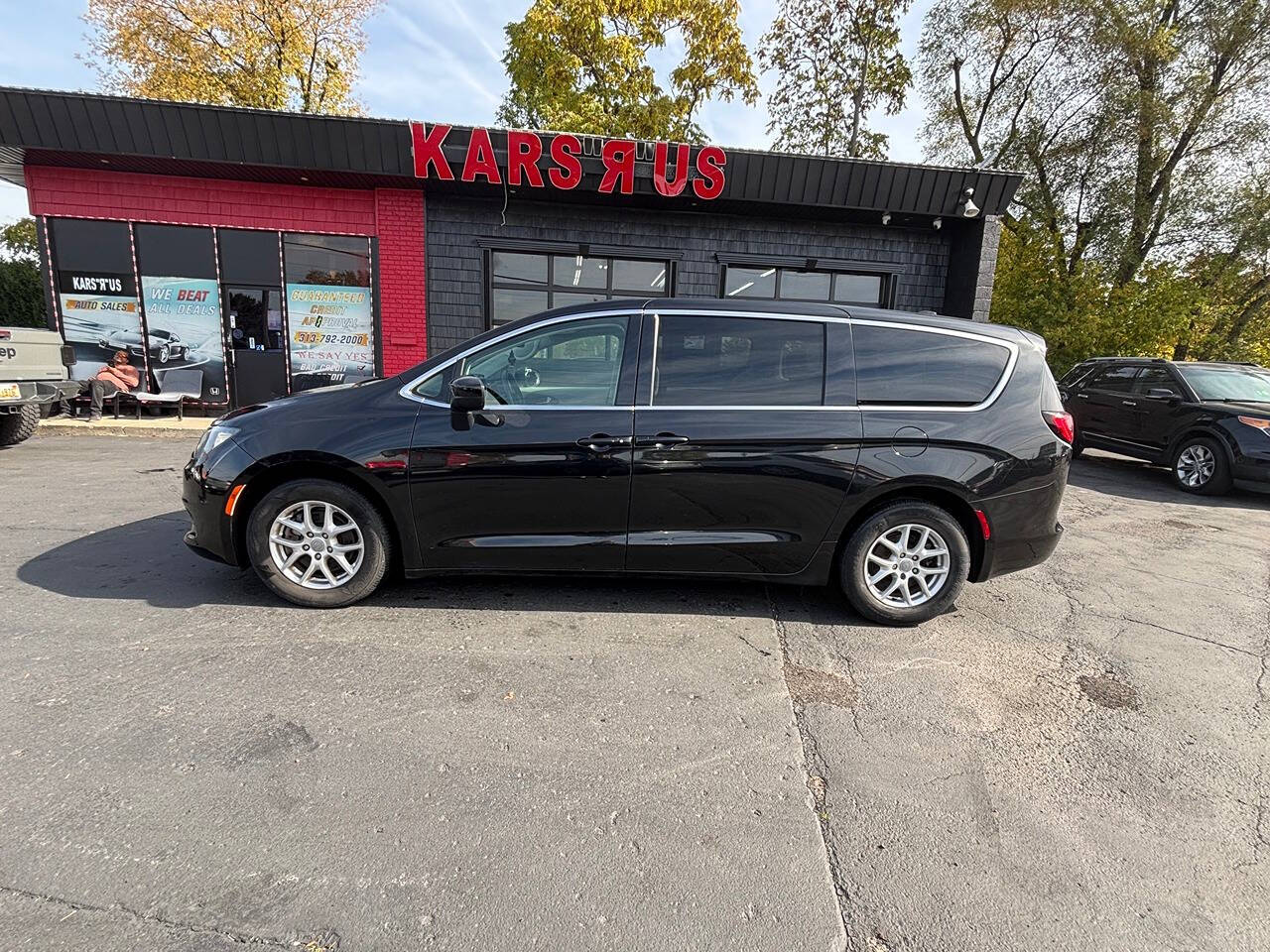 2018 Chrysler Pacifica for sale at Kars R Us in Dearborn Heights, MI