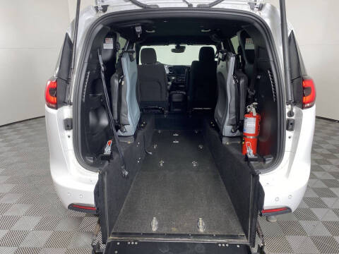 2024 Chrysler Pacifica Touring