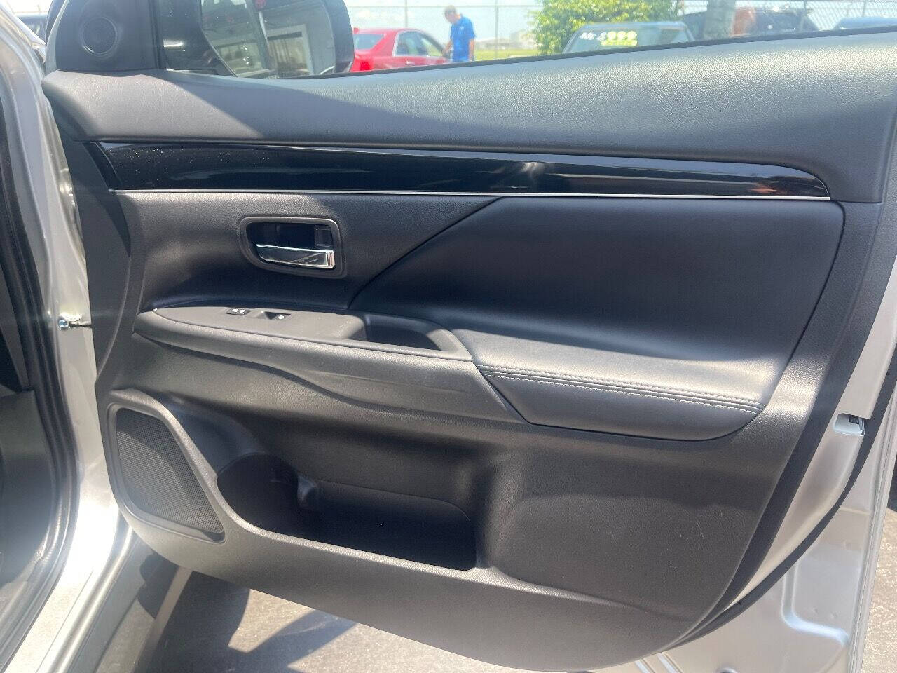 2019 Mitsubishi Outlander SUV / Crossover - $14,900