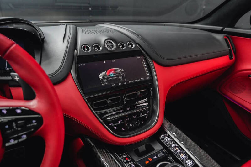 2021 Aston Martin DBX