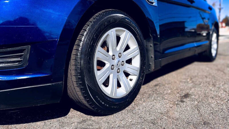 2011 Ford Taurus SE