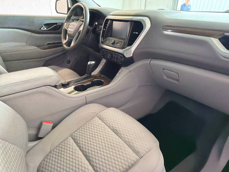 2017 GMC Acadia SLE-2