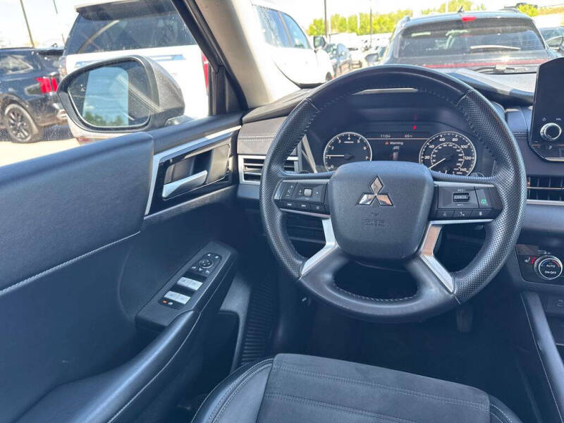 2024 Mitsubishi Outlander SE