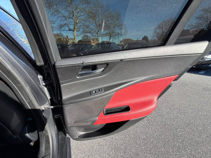 2017 Jaguar XE 35t R-Sport