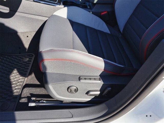 2025 Volkswagen Golf GTI Autobahn