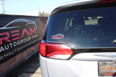 2017 Chrysler Pacifica Touring-L Plus