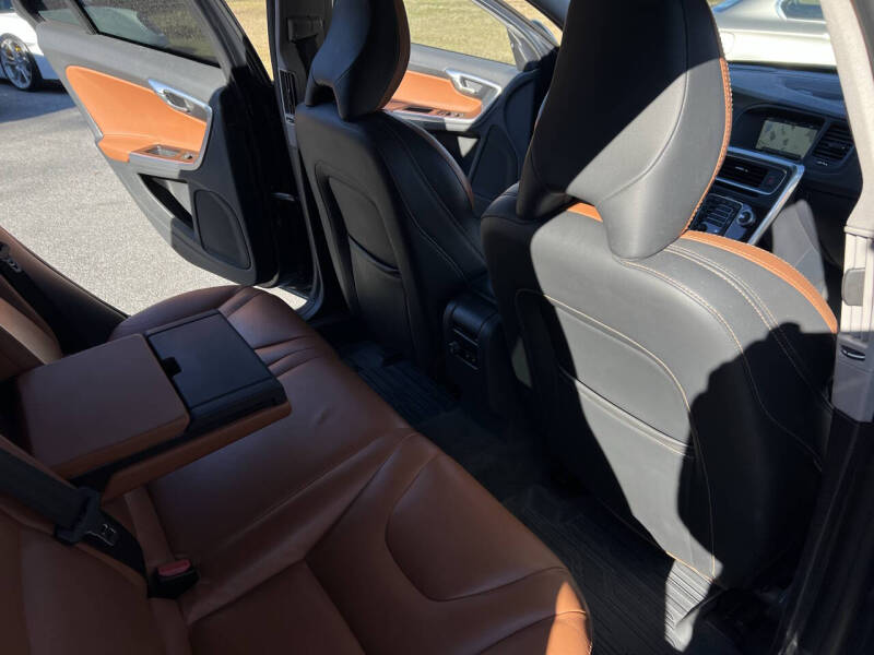 2015 Volvo V60 Cross Country T5 Platinum