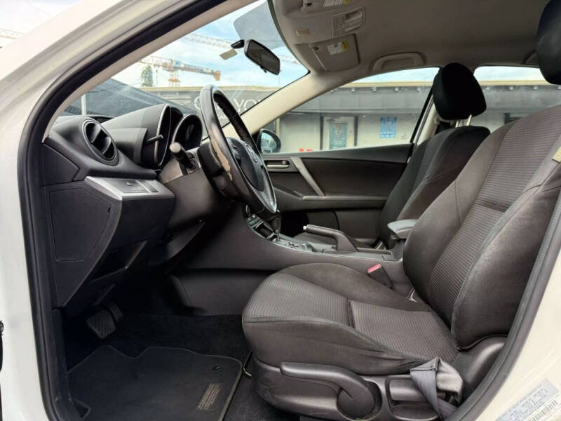 2013 Mazda MAZDA3 i Touring