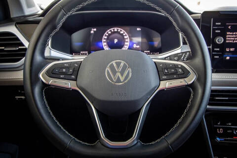 2025 Volkswagen Taos SE