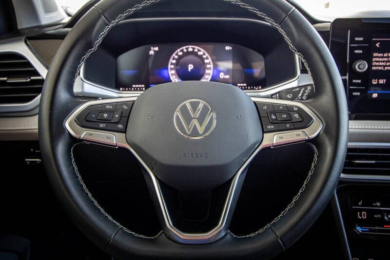 2025 Volkswagen Taos SE