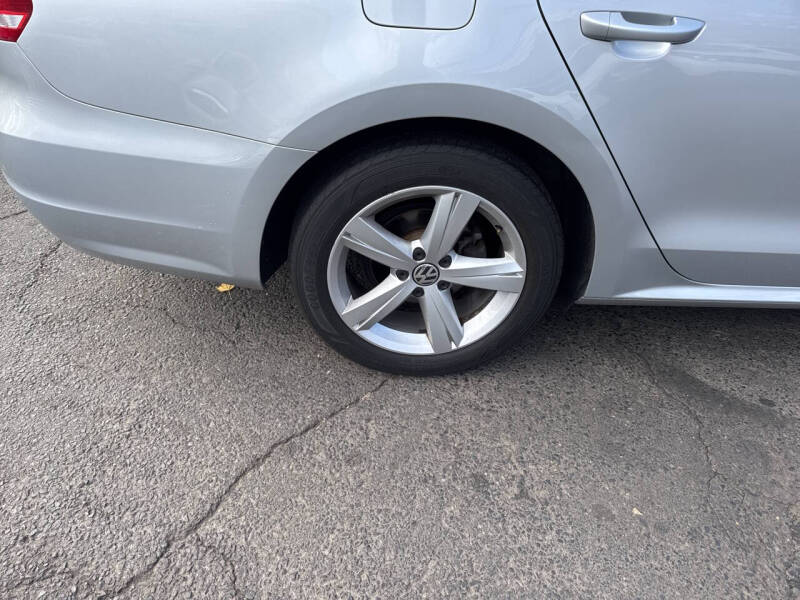 2015 Volkswagen Passat 1.8T Limited Edition