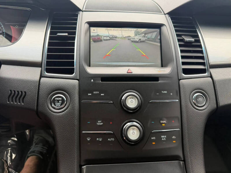 2018 Ford Taurus SEL